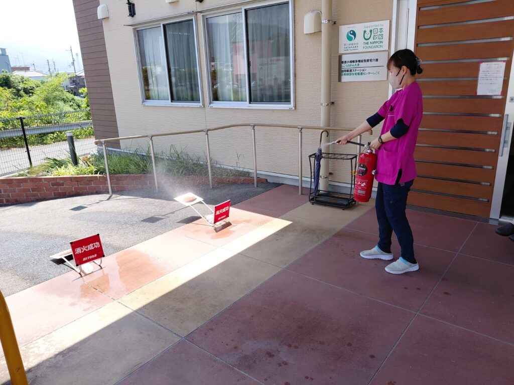利用者さまと一緒に実施した防災訓練の様子