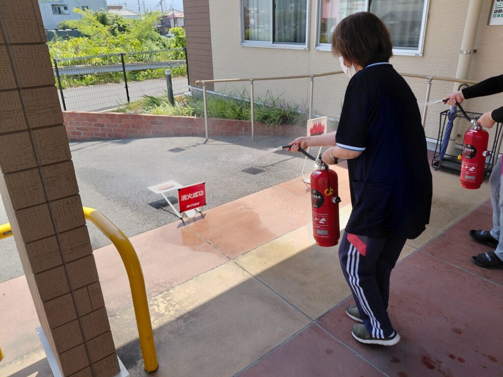 利用者さまと一緒に実施した防災訓練の様子